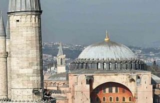 Ayasofya ve Sultanahmet Camii’lerinde karşılıklı...