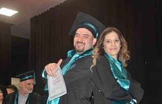 Aynı okulda öğrenim gören abla-kardeş okulu birinci...