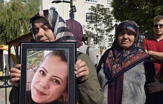 Ayrı yaşadığı eşini av tüfeği ile öldüren...