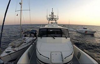 Ayvacık açıklarında rotası İtalya olan yelkenli...