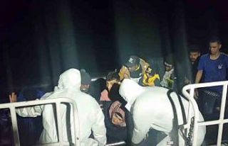 Ayvalık açıklarında 33 düzensiz göçmen kurtarıldı