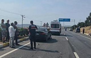 Ayvalık’ta elektrikli bisiklet ile otomobil çarpıştı:...