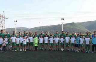 Baba-oğul maçında kazanan ’sevgi’ oldu