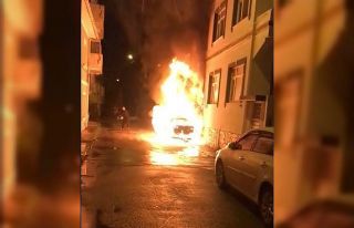 Bafra’da otomobil kundaklandı