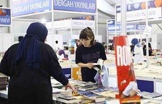 Bağcılar Kitap Fuarı’nda depremzedeler için...