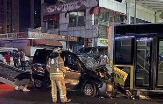 Bağcılar’da kontrolünü kaybeden sürücü İETT...