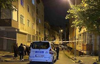 Bağcılar’da temeli kazılan inşaatta toprak kayması:...