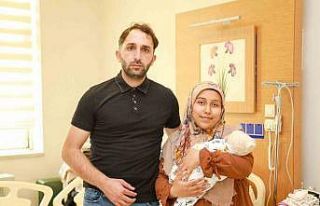 Bağırsakları göğüs kafesinde doğdu