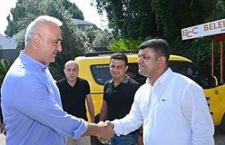 Bakan Ersoy, turizm bölgesi Belek’te taksici esnafıyla...