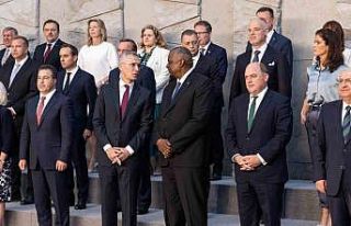 Bakan Güler, NATO’da aile fotoğrafı çekimine...