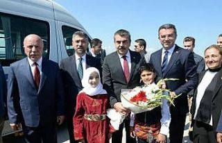 Bakan Tekin memleketi Erzurum’da