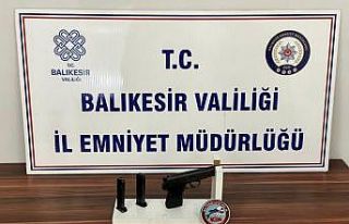 Balıkesir’de 27 aranan şahıstan 14’ünü tutukladı