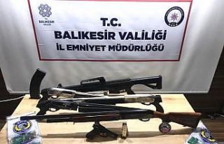 Balıkesir’de 45 aranan şahıstan, 24’ü tutuklandı