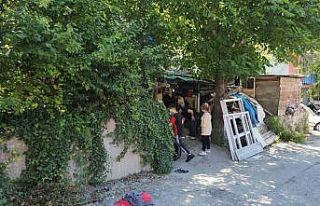 Balkondan tırmanıp girdiği evde gelinini kafasından...