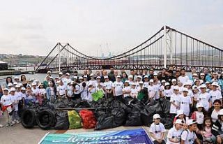 Bandırma sahilinde 1 saatte 780 kilo atık madde...