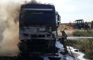 Bandırma’da arpa yüklü tır yandı