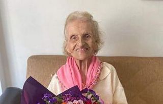 Bandırmalı 103 yaşındaki yazar Pakize Başaran...