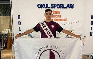 Barkan Can Aykut, yüzmede Türkiye birincisi oldu