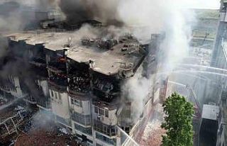 Başakşehir’de iş hanındaki yangını söndürme...