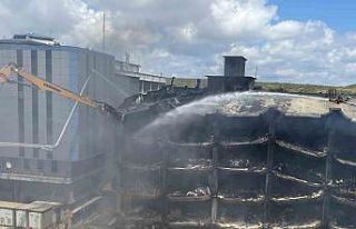 Başakşehir’de yanan iş hanının yıkımına...