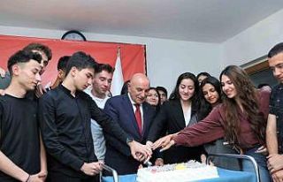 Başkan Altınok YKS öğrencileriyle pasta kesti