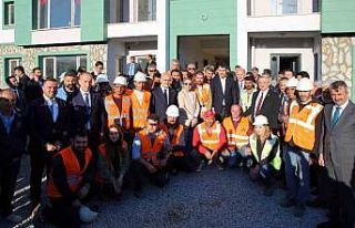 Başkan Aydın TOKİ hak sahiplerinin yüreğine su...