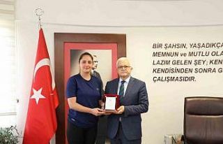 Başkan Deveciler’e onursal başkanlık plaketi