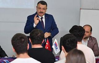 Başkan Genç YKS’ye girecek gençlere tavsiyelerde...