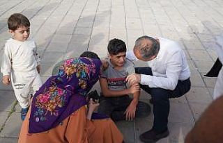 Başkan Kılınç, yaralı çocuğa ilk müdahaleyi...