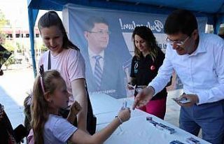 Başkan Özcan’dan öğrencilere karne hediyesi