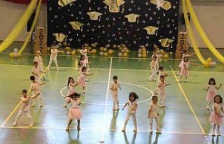 Başkan Şahin öğrencileri mezuniyet töreninde...