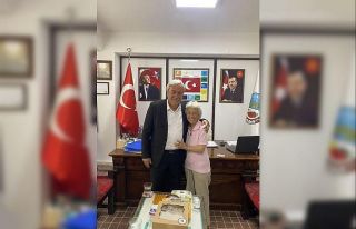 Başkan Şahin’e öğretmeninden sürpriz ziyaret