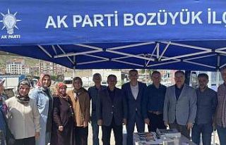 Başkan Yıldırım, üye standında partililerle...