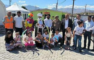 Başkan Zelyurt depremzede vatandaşlar bayramlaştı