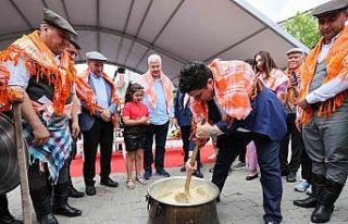 Başkanlar keşkek dövdü