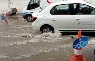 Başkentte dolu ve sağanak yağış etkili oldu