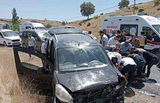 Batman’da hafif ticari araç ile otomobil çarpıştı:...