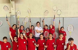 Bayraklılı sporculardan ‘badminton’ başarısı