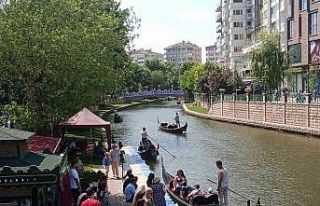 Bayram tatilini fırsat bilen turistler Eskişehir’e...