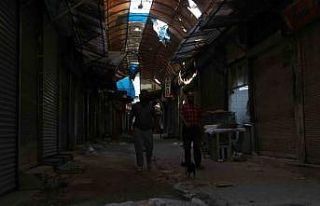 Bayramlarda cıvıl cıvıl olan enkaz kent, iş makinesi...