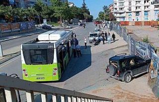 Belediye otobüsü ile SUV araç kazaya karıştı:...