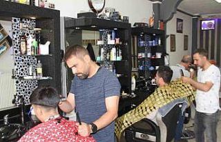 Berberlerin Kurban Bayramı mesaisi: Randevusuz müşteri...