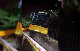 Beykoz’da freni boşalan otobüs bir evin bahçesine...