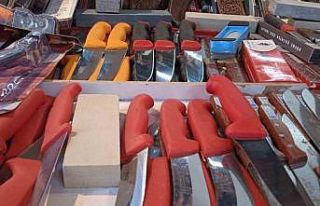 Bıçakçı esnafından kurban bıçağının temizliği...