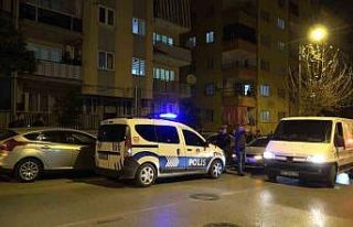 Bıçakladığı eşini eşarpla boğarak öldüren...