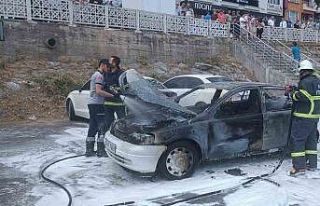 Biga’da seyir halindeki araç alev alev yandı