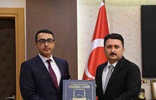 BİK Şube Müdürü Parlak’tan anlamlı hediye