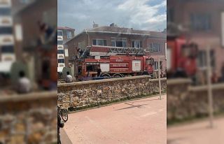 Bilecik’te 2 katlı binada yangın çıktı