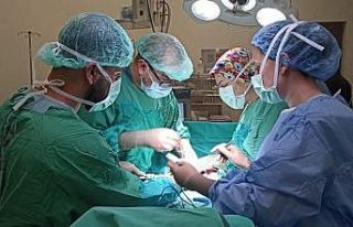 Bitlis’te 15 haftalık gebe hastaya ‘Torsiyone...