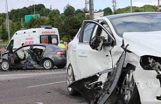 Bolu’da iki otomobil çarpıştı: 9 yaralı